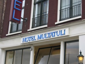 Hassunhauska hotellin nimo