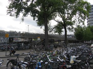 Hollantilaiset harrastavat ilmeisesti pyöräilyä