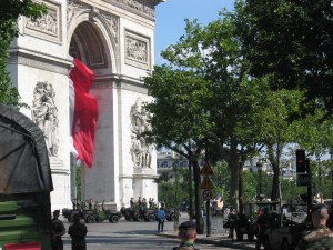 Satuimme paikalle kansallispäivänä ja meneillään paraati