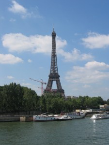 Eiffel ei esittelyjä kaivanne