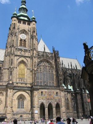 Pyhän Vituksen katedraali linnan alueella