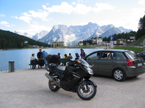 Bläkkäri Misurinan rannalla parkissa