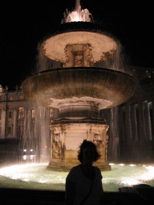 Roomaa iltavalaistuksessa