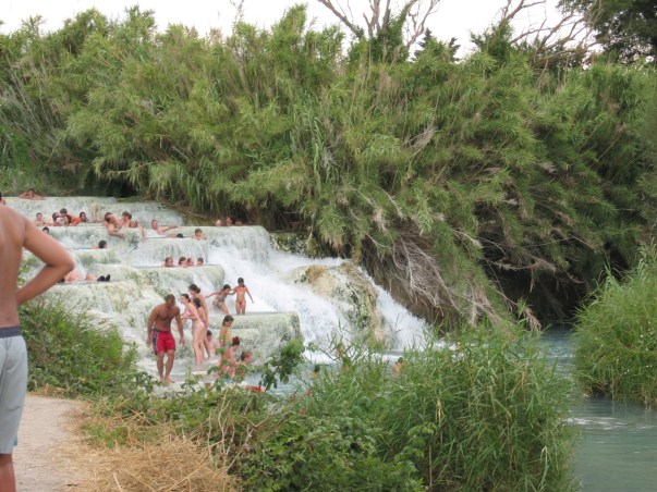 Saturnia kuumat lähteet