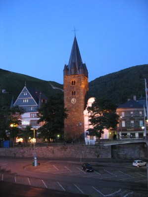 Bernkastel-Kues illan hämärtyessä