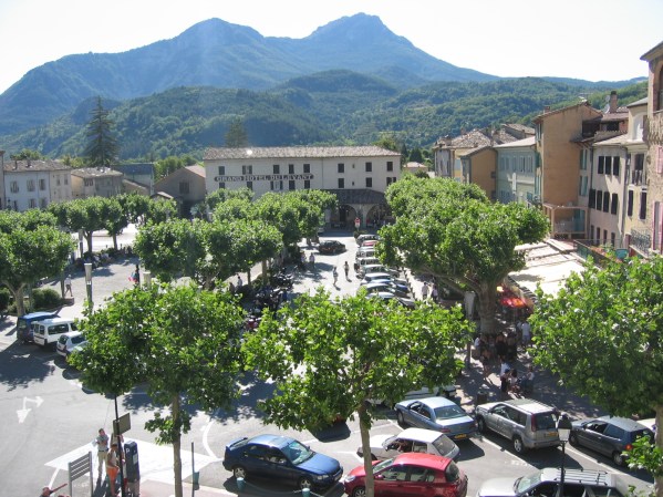 Näkymä hotellin ikkunasta Castellanen torille