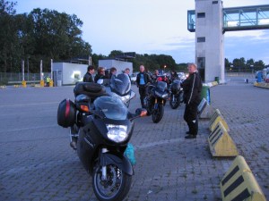 Joko kohta päästään laivaan...