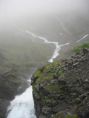 Trollstigvegenin varrelta kuvattua