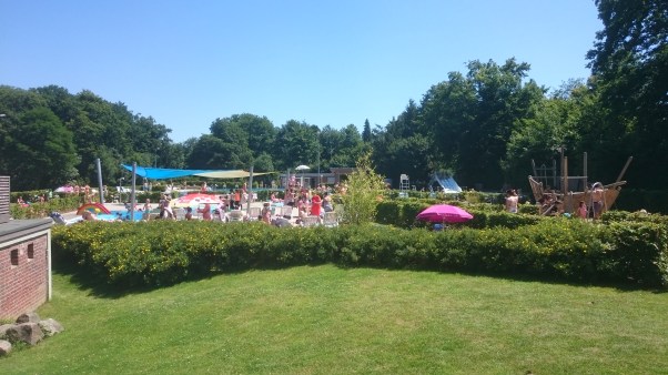 Münsterin leirintäalueen viereinen allasalue