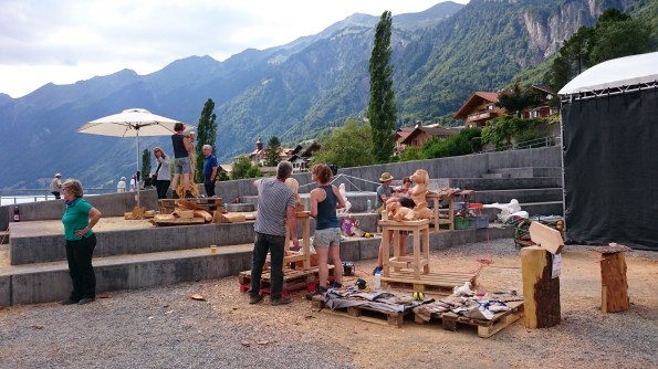 Brienzissä oli menossa puuveistoskilpailut. 