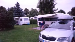 Campingplatz Zeestow Kelit alkoi jo viilenemään ja oli laitettava fleeceä päälle. 