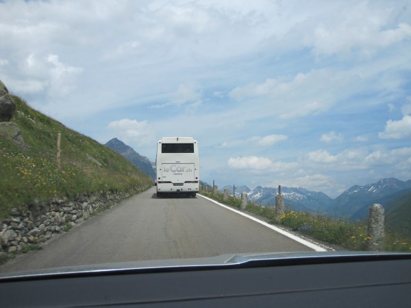 Onneksi yhdistelmä oli hyytynyt vähän leveämpään kohtaan kuin tähän...