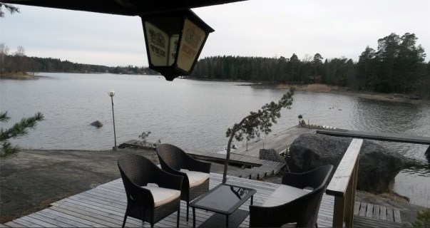 Mökkiranta saunan terassilta katsottuna.