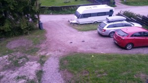 Etupiha on jo ruvella kun telakone on käynnyt tontilla hoitamassa takapihan profiloinnit.