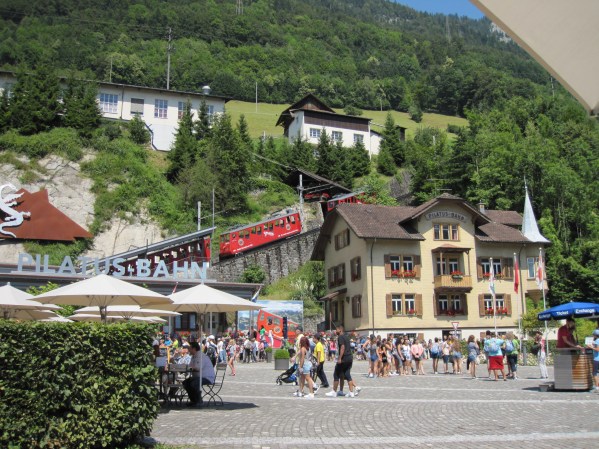 Pilatus Bahn - maailman jyrkin hammasratasjuna 48 asteen maksiminousulla