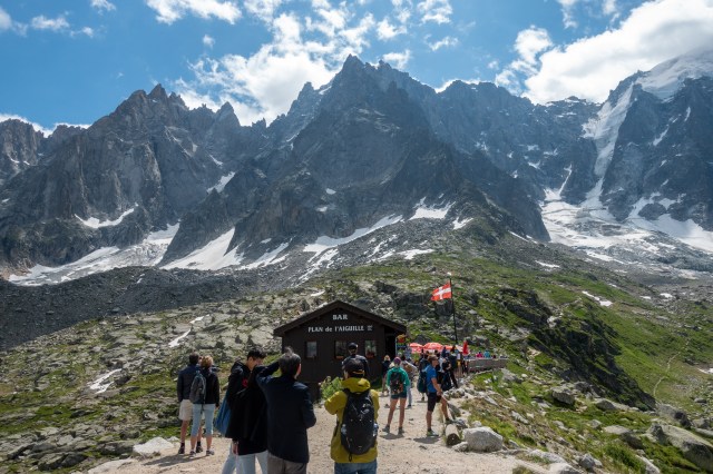 Gondolien vaihtopiste puolessa välissä