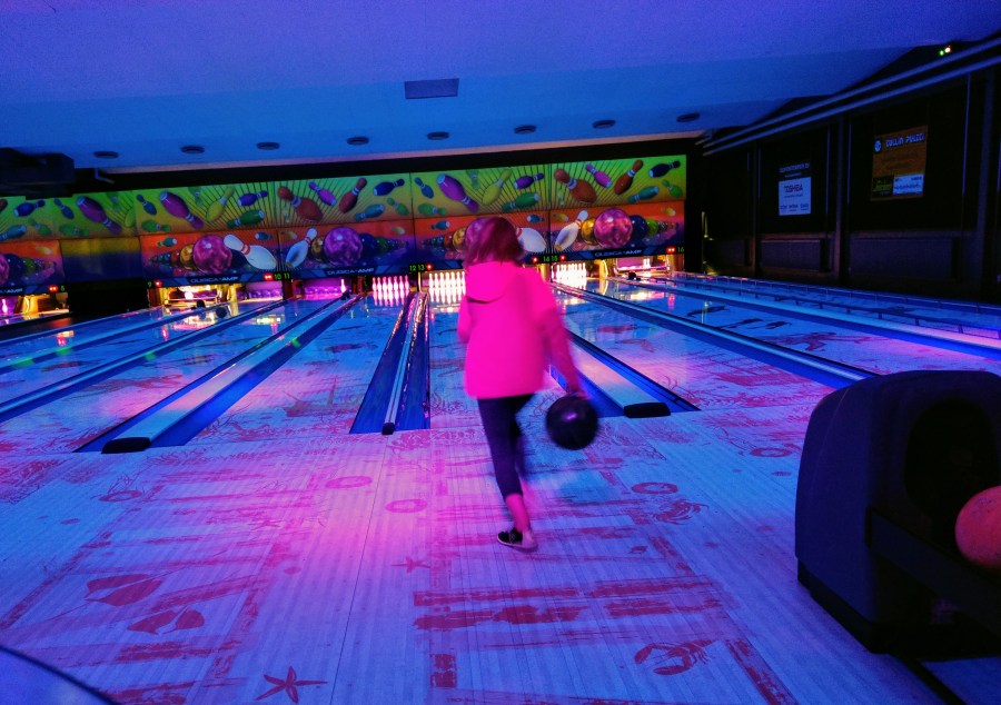 Oulun keilahallissa aikaa tappamassa